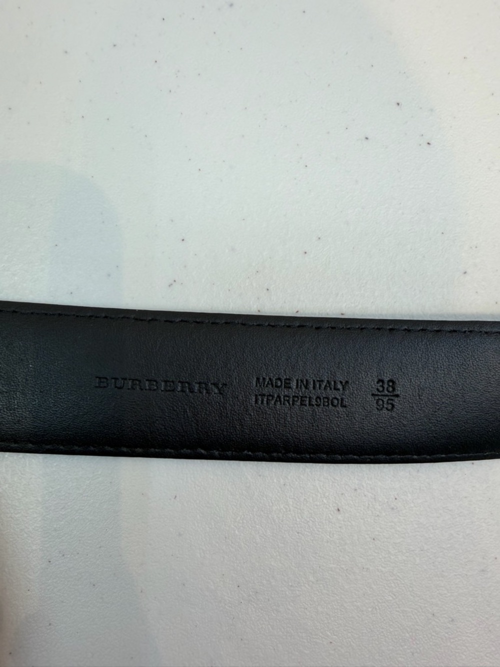 Burberry Black Leather Logo Stamped Belt size is 3.5*95cm - Picture 5 of 6